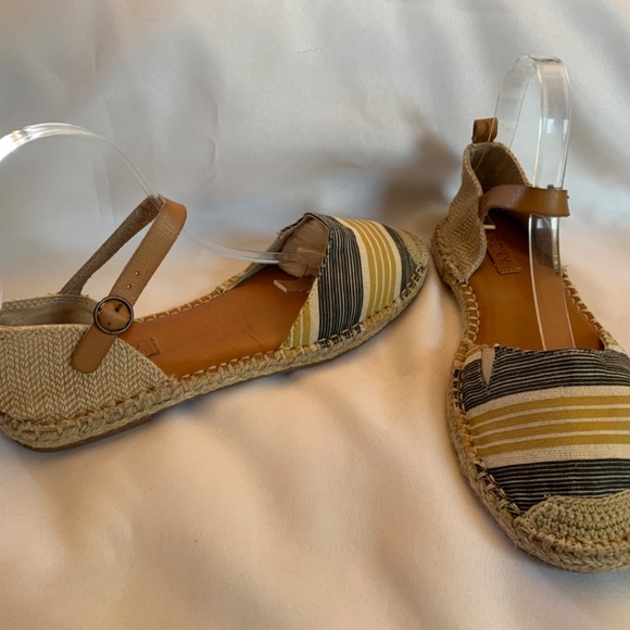 Roxy Espadrille Flat Sandals in Navy Blue and Golden Stripes! - Picture 2 of 8